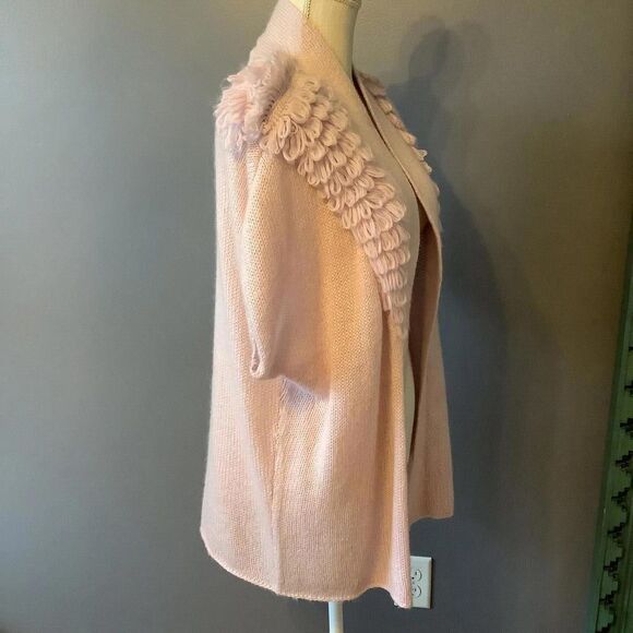 Chic Pink Knit Cardigan with Decorative Textured Shoulders - Picture 3 of 6
